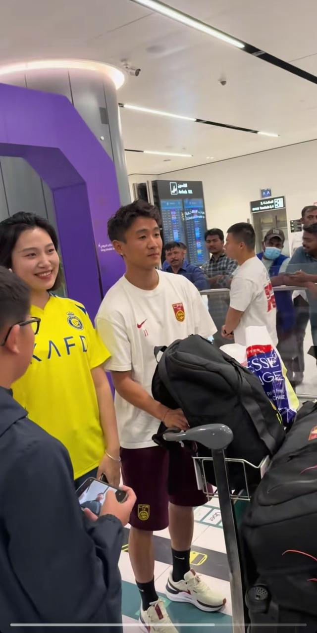 乐鱼体育官方在线-国内足球盛事再掀狂潮，球迷狂热支持的简单介绍